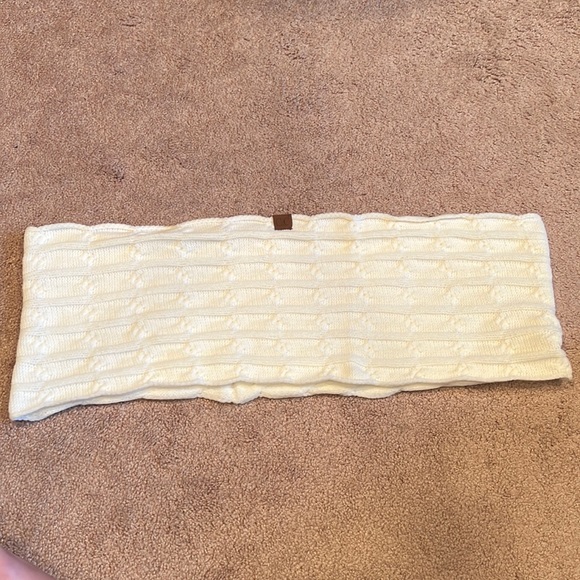 NWT Ivory Scarf - Picture 2 of 4